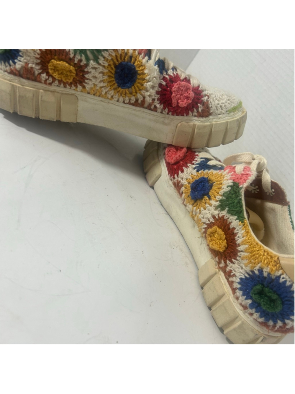Women's Farm Rio Sunset Crochet Floral Sneakers Boho Size 9 White Multi-color - Picture 8 of 10